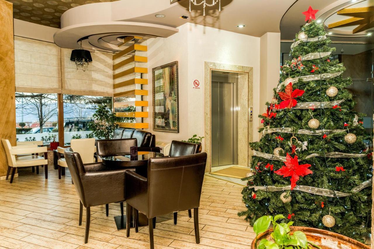 קורצ'ה Hotel George מראה חיצוני תמונה