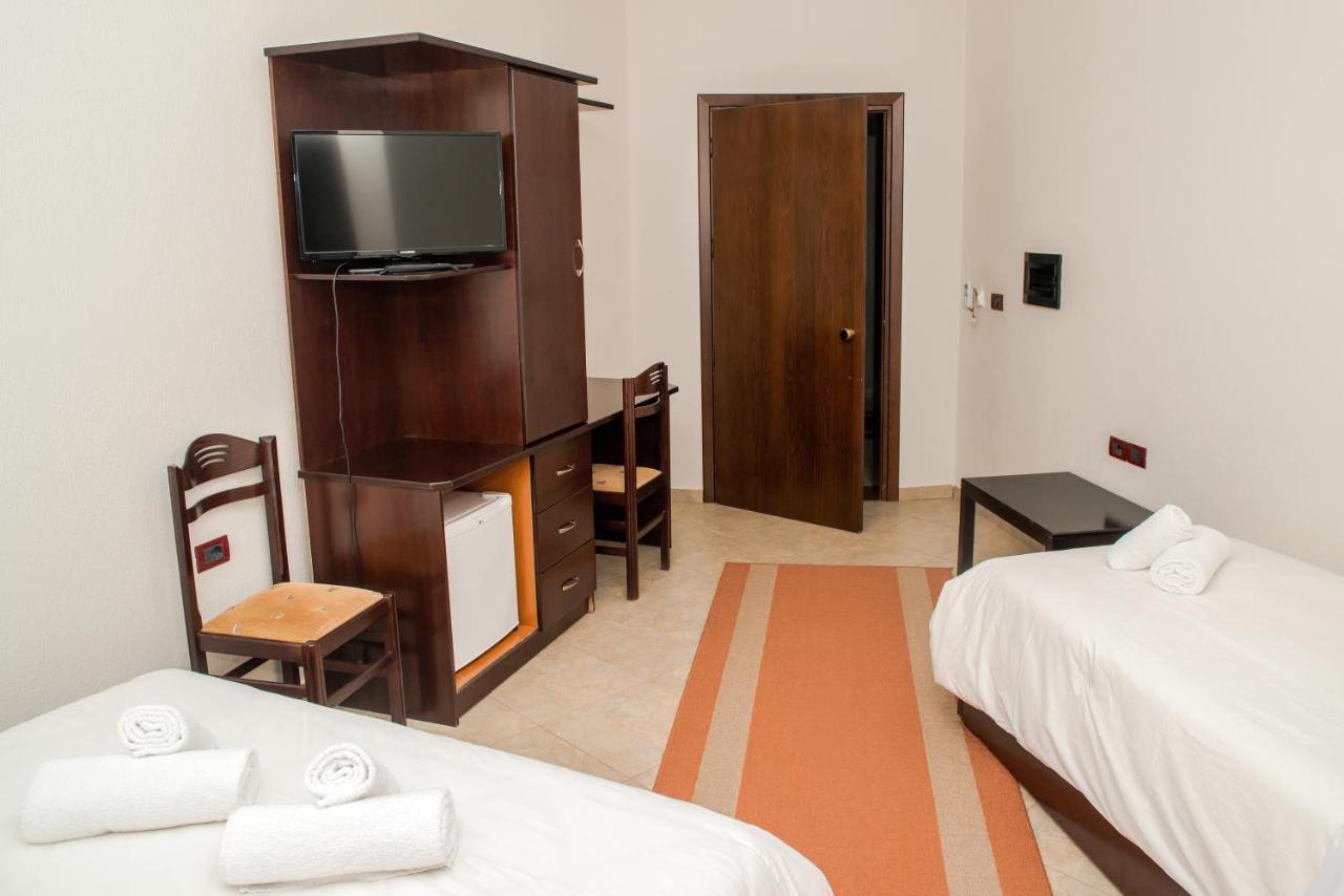 קורצ'ה Hotel George מראה חיצוני תמונה