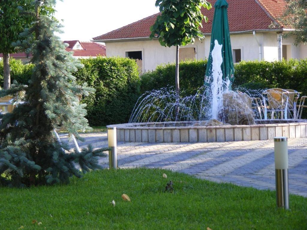 קורצ'ה Hotel George מראה חיצוני תמונה