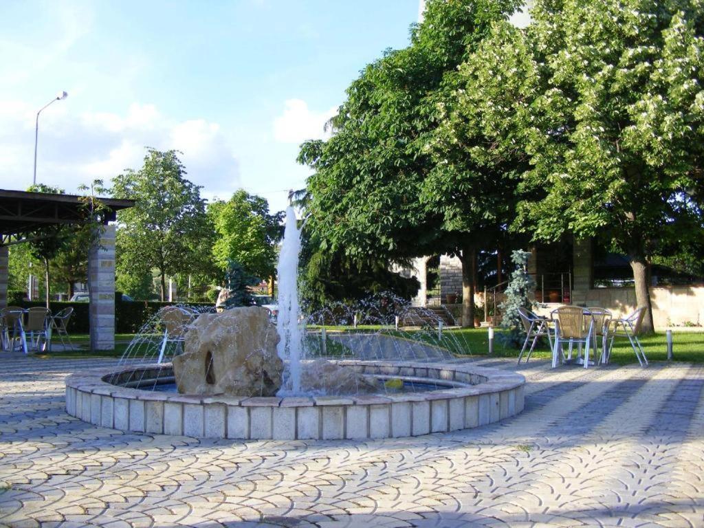 קורצ'ה Hotel George מראה חיצוני תמונה
