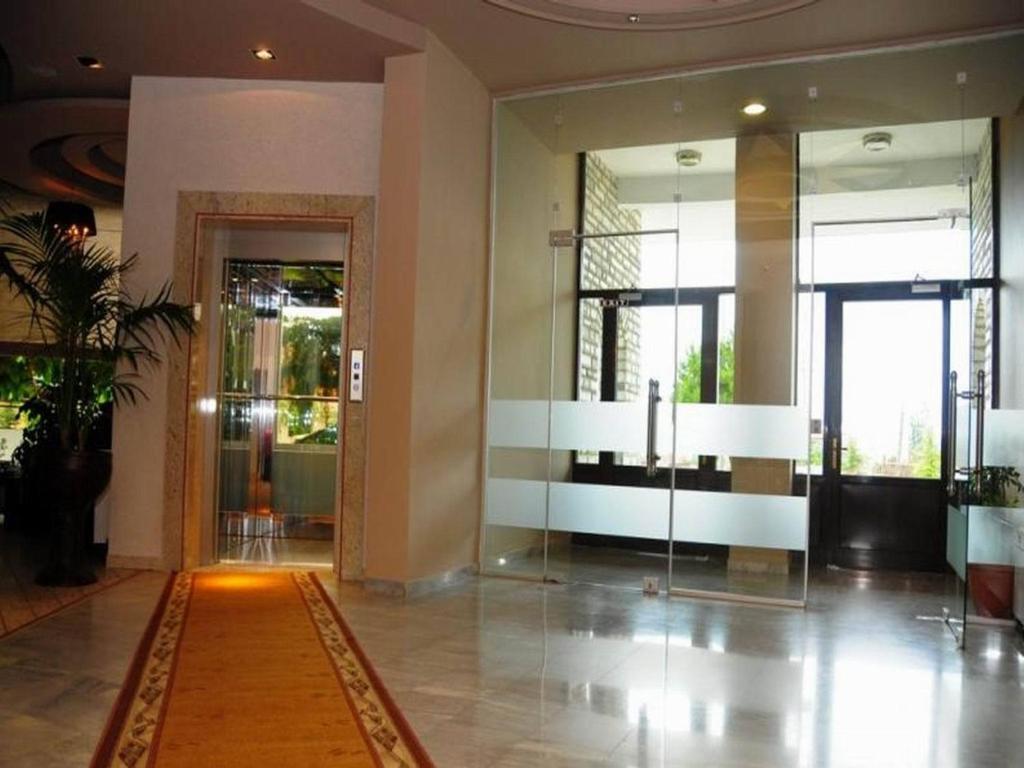 קורצ'ה Hotel George מראה חיצוני תמונה