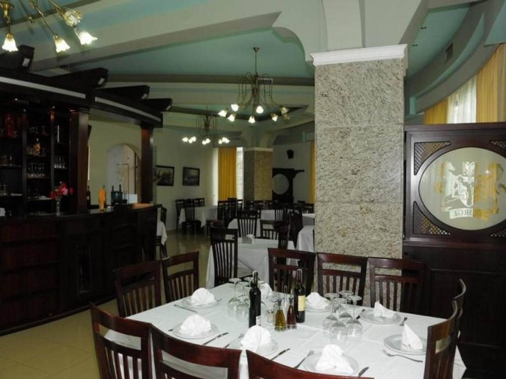 קורצ'ה Hotel George מראה חיצוני תמונה